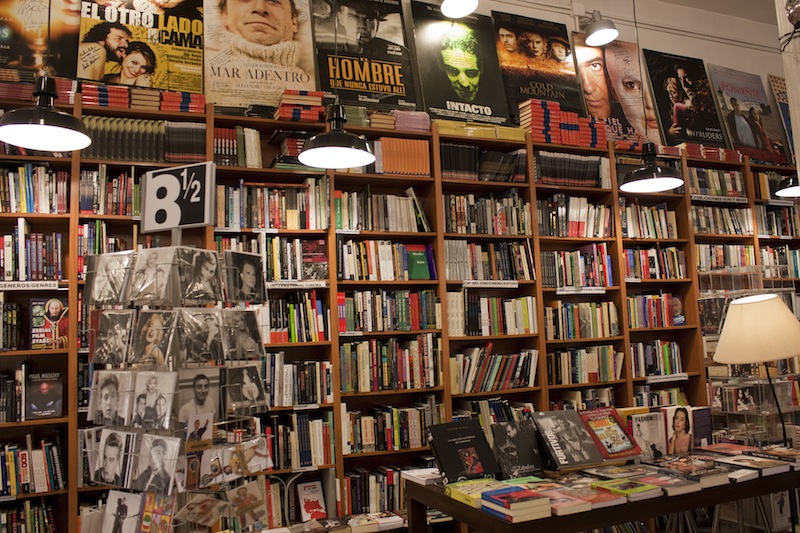 Las librerías especializadas se desviven por mantener el mejor fondo para sus clientes
